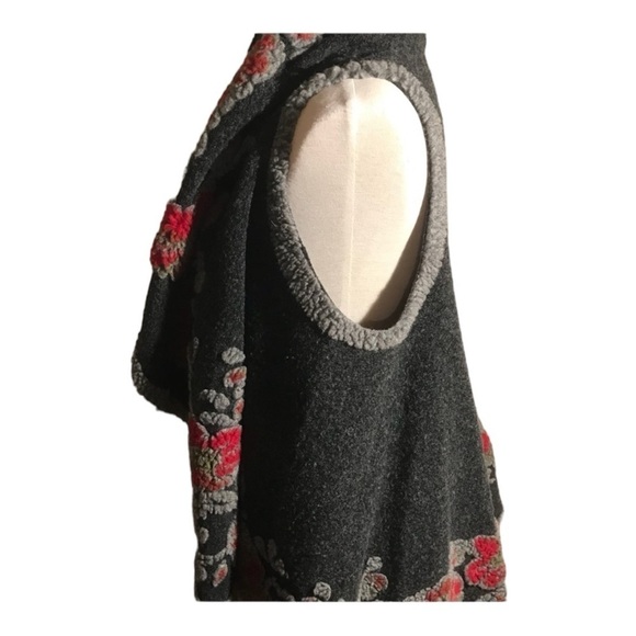 Floral Shawl Collar Sleeveless
Vest Gray Red Sherpa Trim embroidered open front - Picture 12 of 16